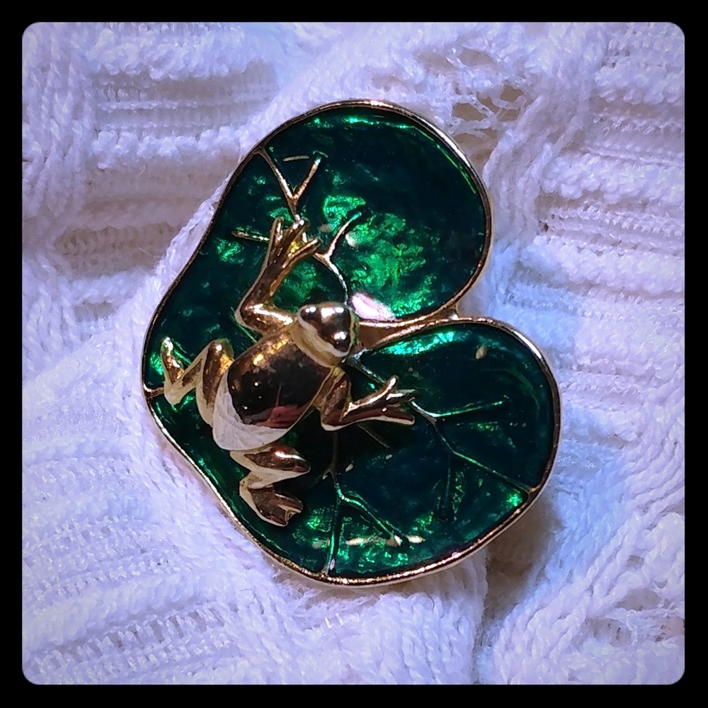 Green frog lilypad pin
